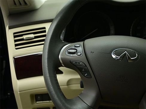 Used 2017 INFINITI Q70 3.7 image 4