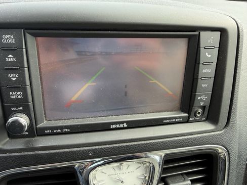Used 2013 Chrysler Town & Country Touring-L w/ Driver Convenience Group FWD image 28