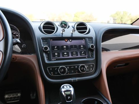 Used 2019 Bentley Bentayga image 9