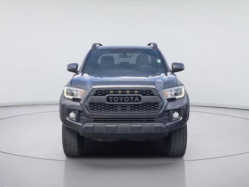 Used 2017 Toyota Tacoma TRD Off-Road w/ Premium & Technology Package AWD/4WD image 2