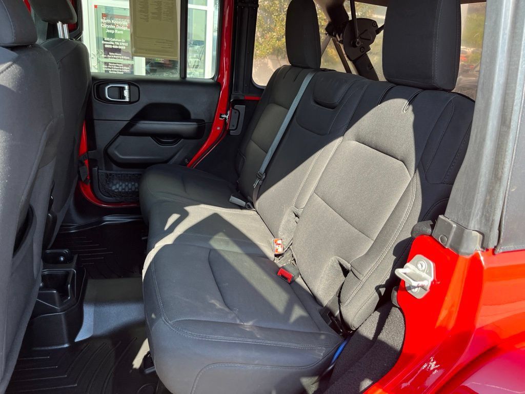 Used 2021 Jeep Wrangler Unlimited Sahara AWD/4WD image 16