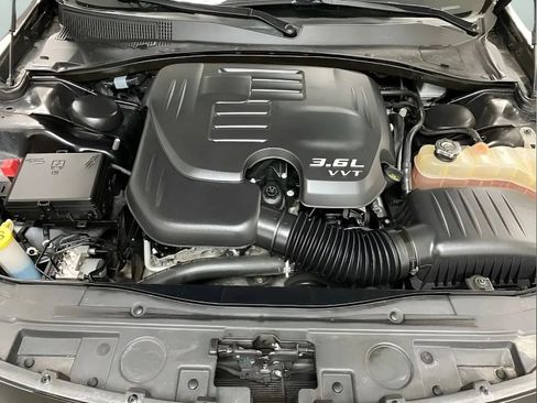 Used 2017 Chrysler 300 C Platinum AWD/4WD image 13