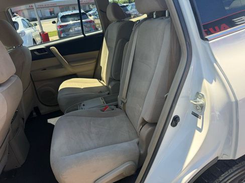 Used 2013 Toyota Highlander Plus FWD image 11