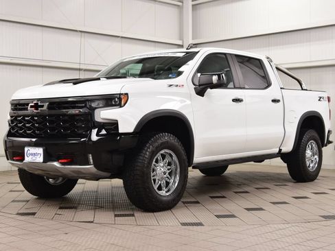 Used 2023 Chevrolet Silverado 1500 ZR2 w/ Technology Package AWD/4WD image 3
