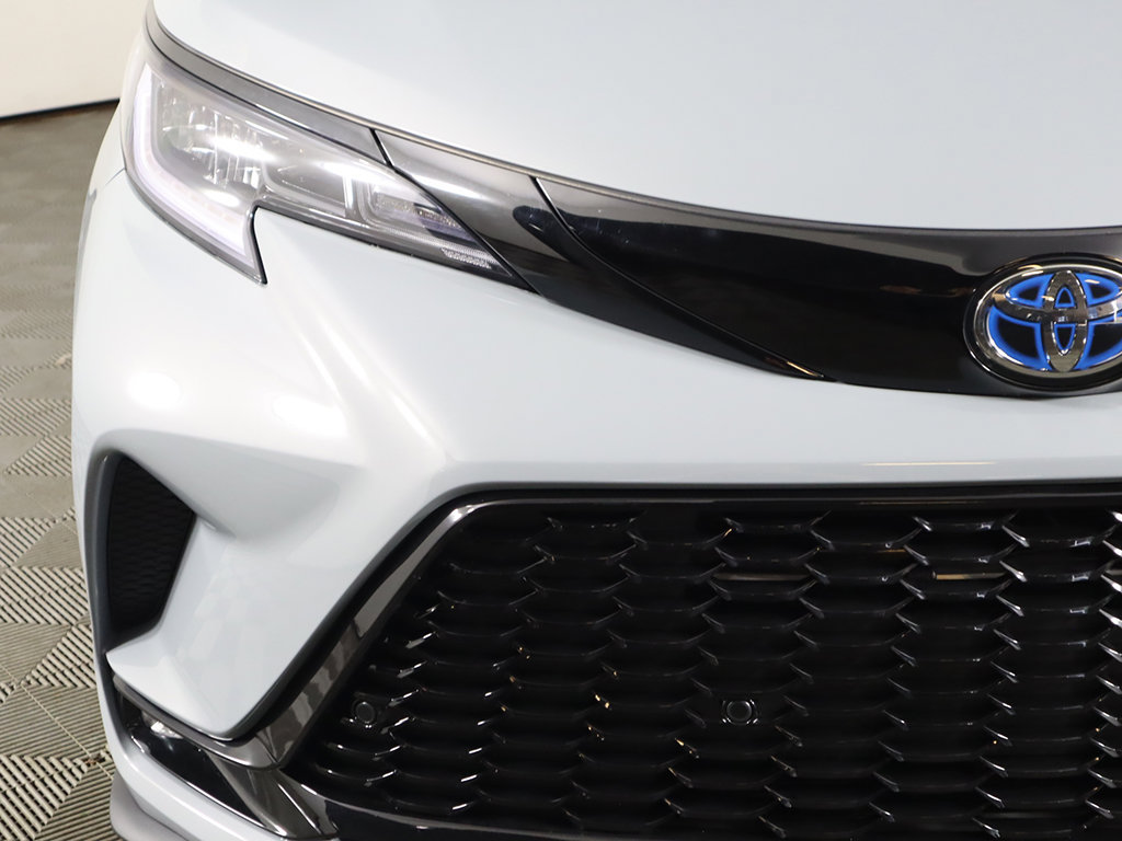 Used 2025 Toyota Sienna XSE FWD image 14