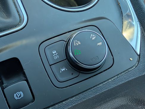 Used 2018 Chevrolet Traverse High Country AWD/4WD image 17