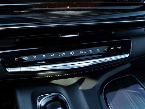 Used 2024 Cadillac Escalade V w/ LPO, ONYX Package image 30