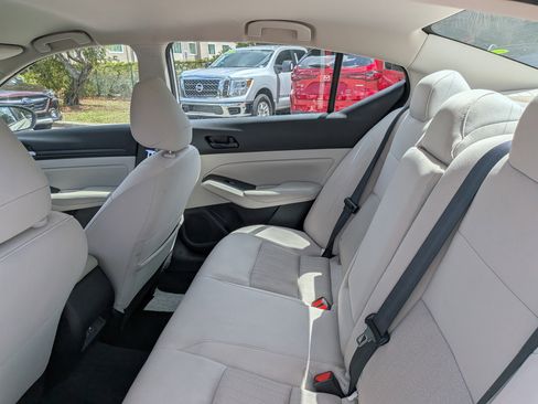 Used 2024 Nissan Altima 2.5 SV image 14