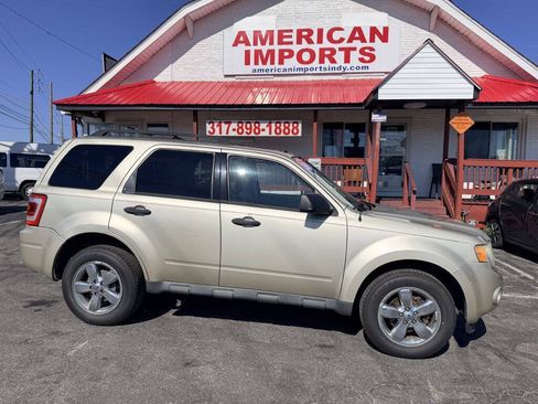 Used 2011 Ford Escape XLT w/ 203A Rapid Spec Order Code AWD/4WD image 1