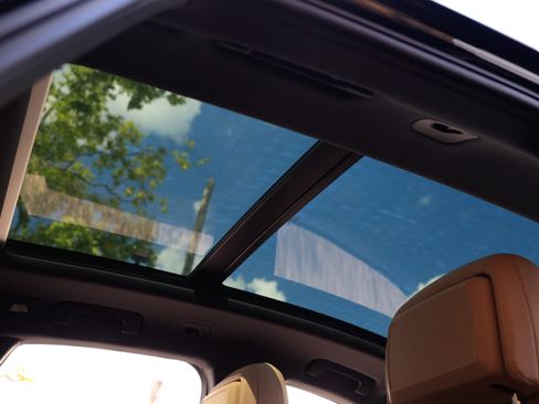 Used 2021 Porsche Macan S image 28