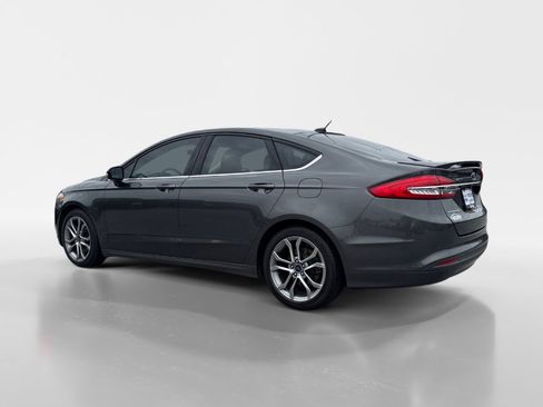 Used 2017 Ford Fusion SE w/ Equipment Group 201A image 4