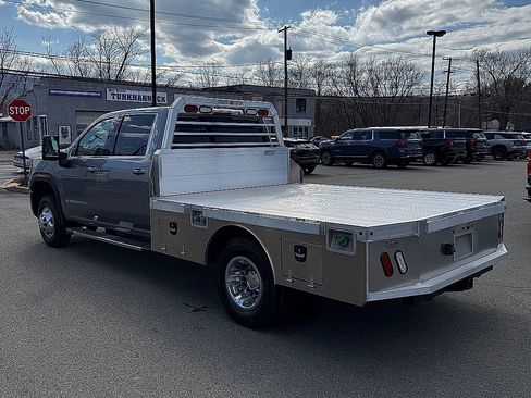New 2026 GMC Sierra 3500 SLE image 3