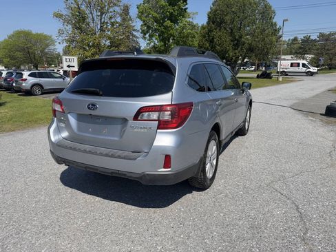 Used 2017 Subaru Outback 2.5i Premium AWD/4WD image 5
