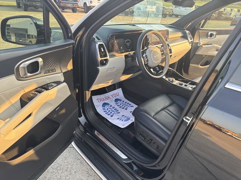 Used 2023 Kia Sorento SX Prestige image 11