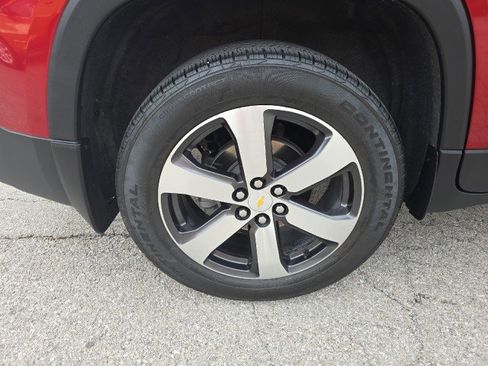 Used 2022 Chevrolet Traverse LT w/ LT Premium Package image 12