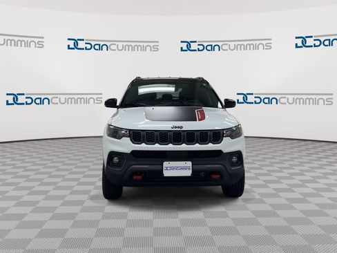 Used 2025 Jeep Compass Trailhawk w/ Trailer Tow Group AWD/4WD image 3