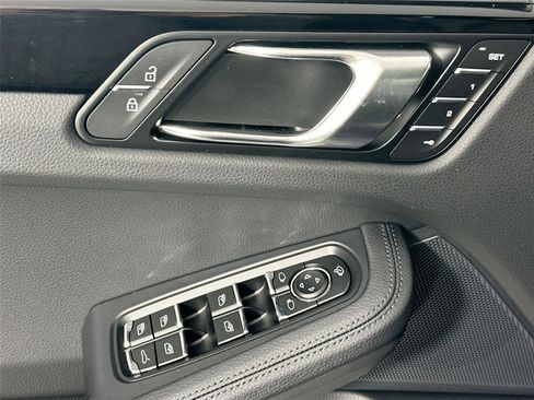 Certified 2026 Porsche Macan AWD/4WD image 31
