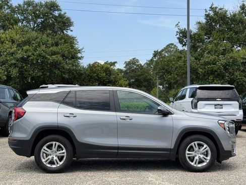 Used 2024 GMC Terrain SLE FWD image 8