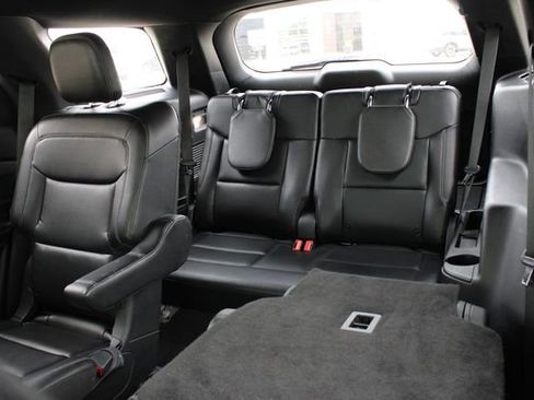 Used 2020 Ford Explorer XLT w/ Equipment Group 202A AWD/4WD image 21