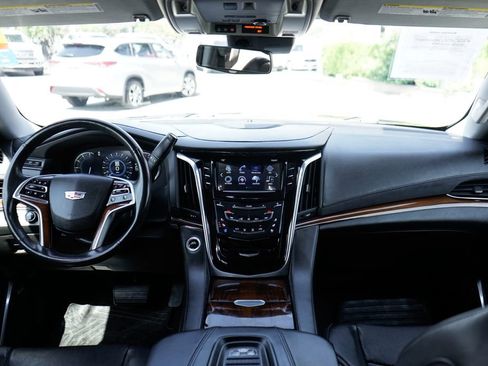 Used 2018 Cadillac Escalade ESV Premium Luxury AWD/4WD image 29