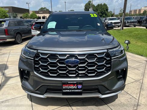 Used 2025 Ford Explorer Platinum RWD image 2