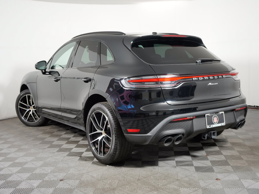 Certified 2025 Porsche Macan w/ Premium Package Plus AWD/4WD image 3
