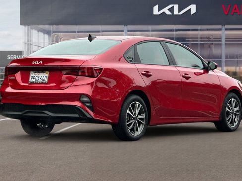 Used 2024 Kia Forte LXS image 4