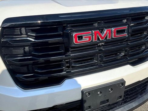 Used 2025 GMC Acadia Elevation w/ Elevation Premium Package image 24