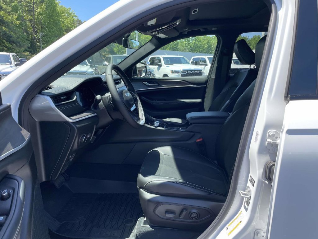 New 2026 Jeep Grand Cherokee Altitude AWD/4WD image 25
