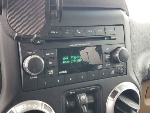 Used 2016 Jeep Wrangler Unlimited Sahara w/ Connectivity Group image 16