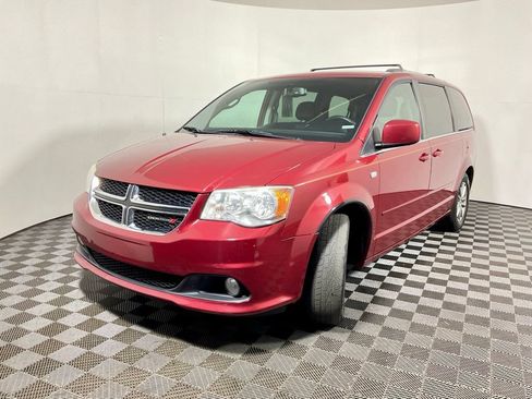 Used 2014 Dodge Grand Caravan SXT FWD image 2