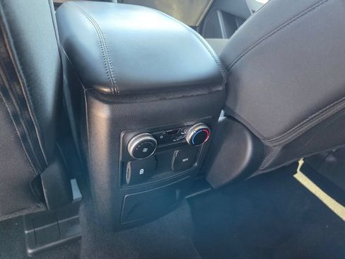 Used 2022 Ford Explorer XLT RWD image 8