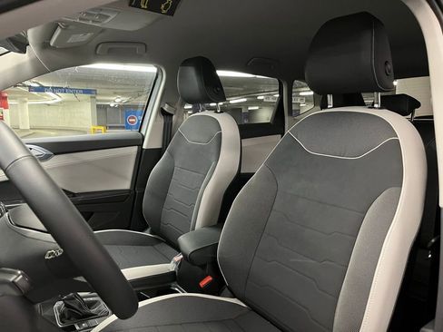 New 2025 Volkswagen Taos SE image 18