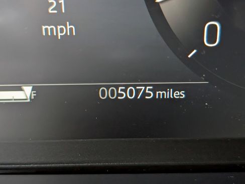 Used 2025 Land Rover Defender 110 image 23