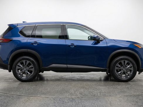 Used 2025 Nissan Rogue SV FWD image 11