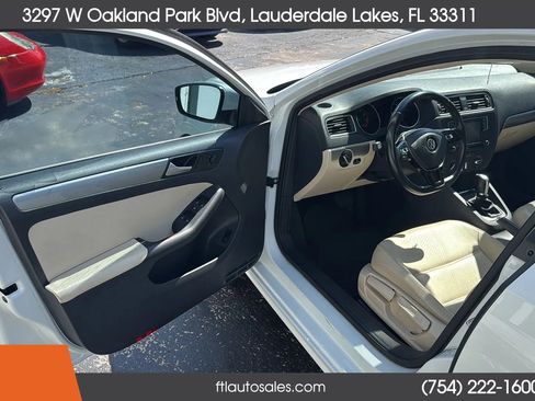 Used 2017 Volkswagen Jetta SE image 18