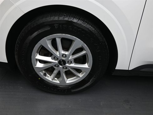 Used 2022 Kia Carnival LX image 19