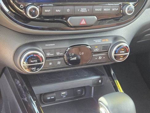 Certified 2025 Kia Soul EX FWD image 24