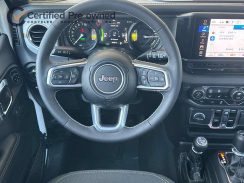 Used 2025 Jeep Wrangler Unlimited Sahara AWD/4WD image 15