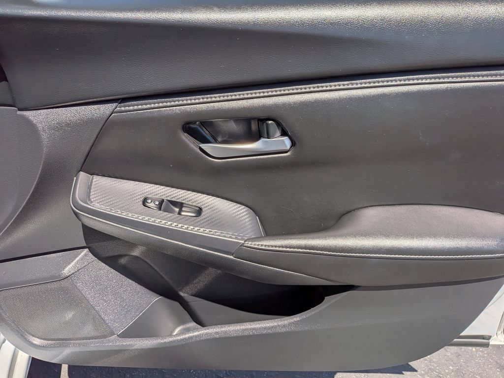 Used 2025 Nissan Sentra SV FWD image 32