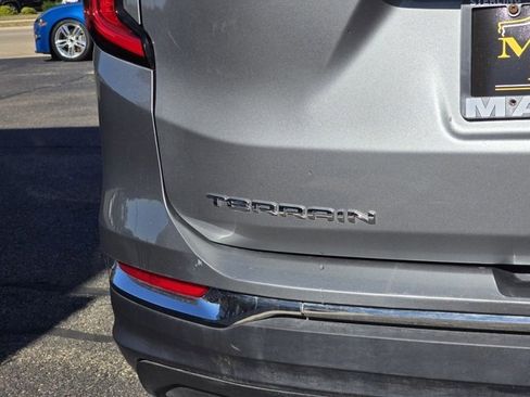 Used 2024 GMC Terrain SLT image 11