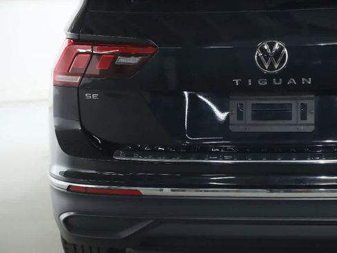 Certified 2023 Volkswagen Tiguan SE w/ Panoramic Sunroof Package image 46