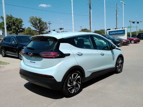 Used 2023 Chevrolet Bolt LT FWD image 7