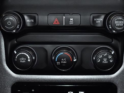 Used 2024 RAM 2500 Tradesman w/ Chrome Appearance Group image 18