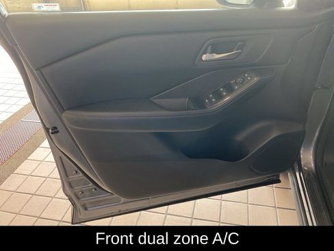 Used 2025 Nissan Rogue SV AWD/4WD image 8