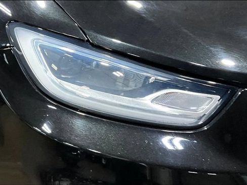 Used 2021 Chrysler Pacifica Touring-L FWD image 32