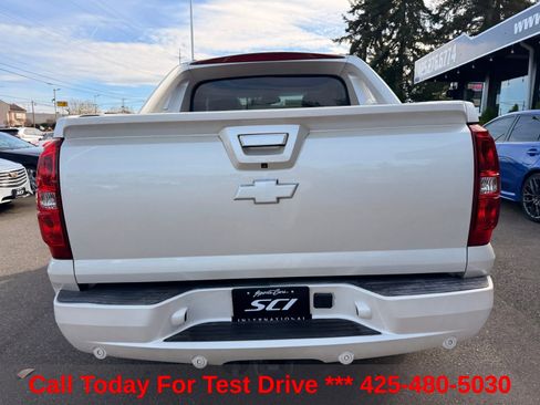 Used 2013 Chevrolet Avalanche LTZ AWD/4WD image 8
