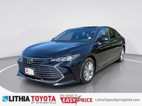 Certified 2022 Toyota Avalon XLE w/ Moonroof Package FWD image 1