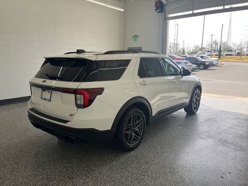 Used 2025 Ford Explorer ST RWD image 6