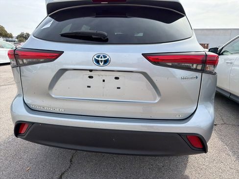 Used 2022 Toyota Highlander LE image 4